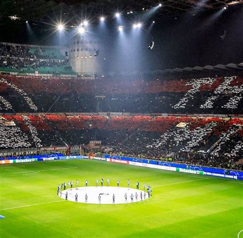 San Siro regala spettacolo: coreografia da urlo prima di Milan 